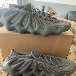 EUC Yeezy 450 Stone Marine size 11